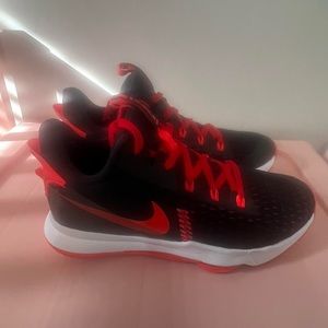 Nike LeBron Witness 5